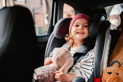 Enfant sur un siège auto